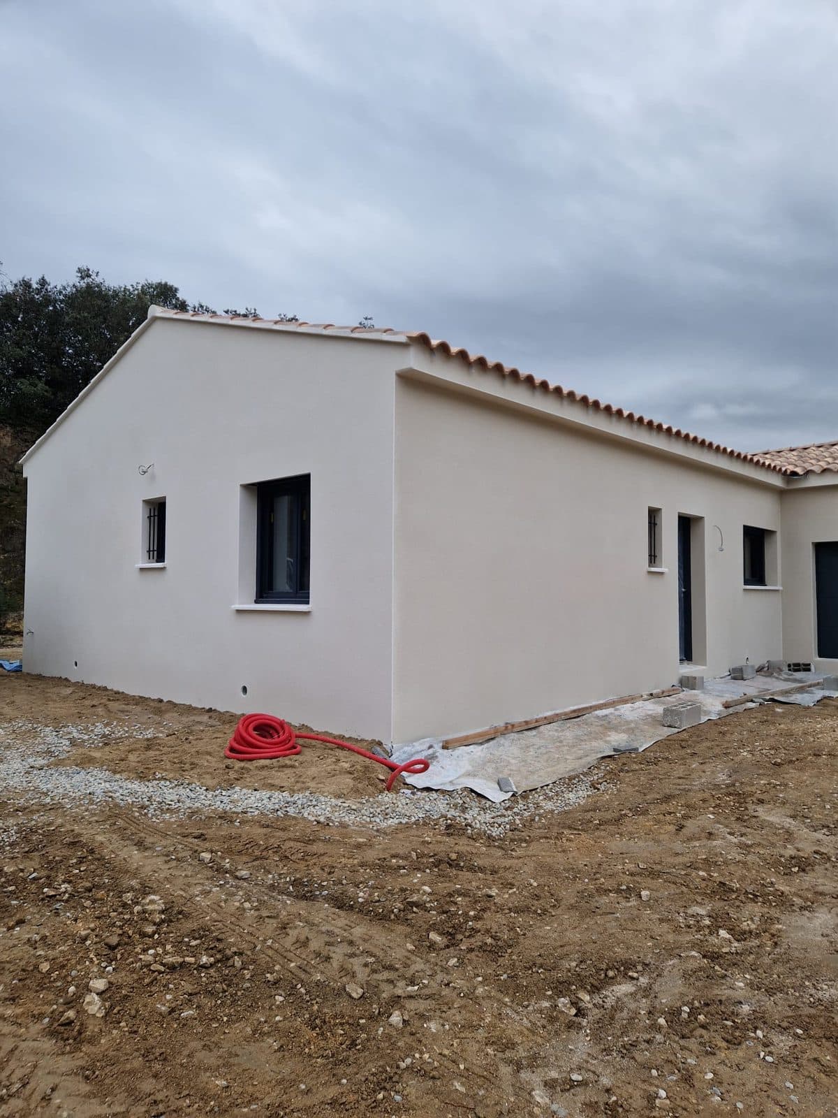 Villa neuve à Pont-Saint-Esprit, enduit crème terminé